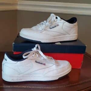 Reebok White and Navy Classic Sneakers (Youth 7)